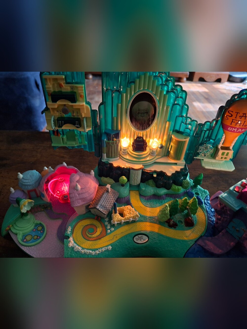Vintage Polly Pocket Wizard Of Oz Emerald City With Figures 2001 Lights Work